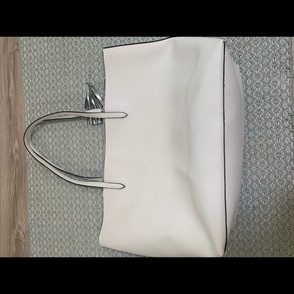 Victoria’s Secret large white tote with tassel 💙 - Picture 4 of 8